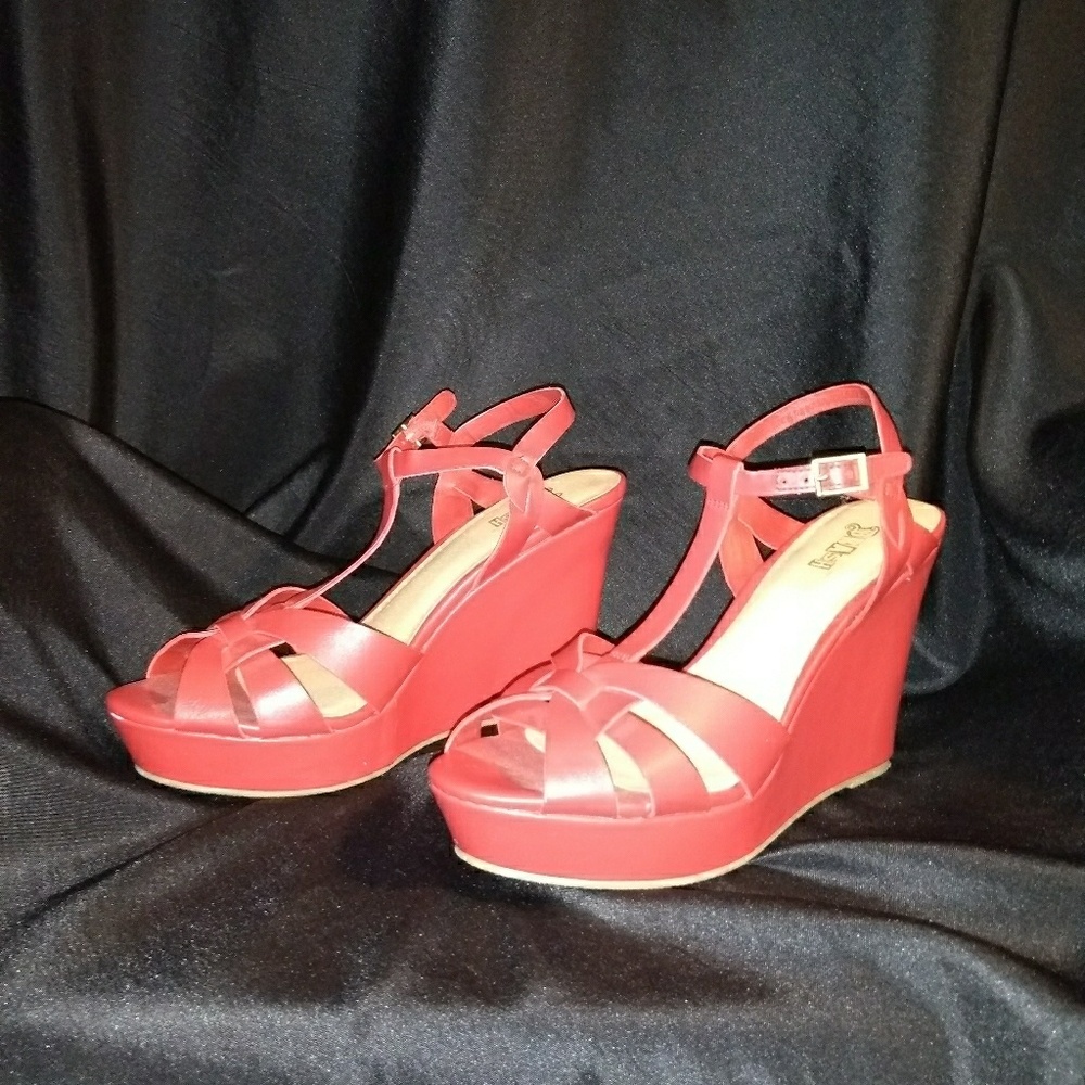 Brash Red Wedges